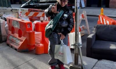 El cantante español Ralphie Choo mientras posa el martes 19 de noviembre en las calles de Nueva York. EFE/Puxxo