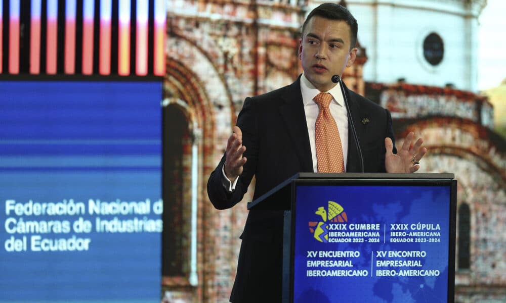 El presidente de Ecuador, Daniel Noboa, habla durante un acto en la Cumbre Iberoamericana en Cuenca (Ecuador). EFE/ José Jácome