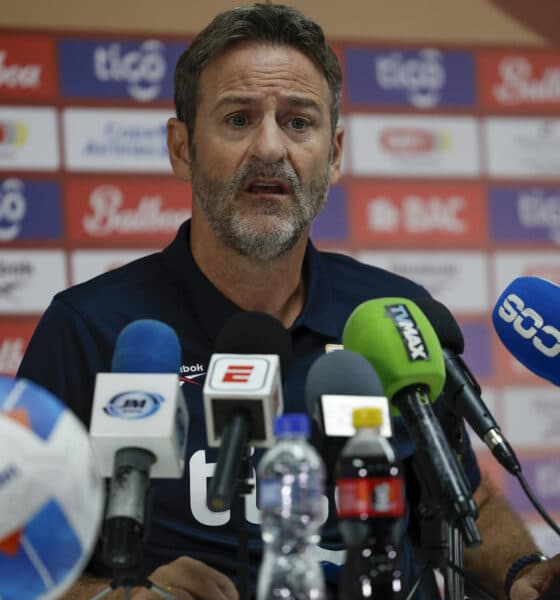 El entrenador de la selección panameña de fútbol, Thomas Christiansen, habla durante una conferencia de prensa en la sede de la Federación Panameña de Fútbol (FEPAFUT), en Ciudad de Panamá (Panamá). EFE/ Bienvenido Velasco