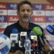 El entrenador de la selección panameña de fútbol, Thomas Christiansen, habla durante una conferencia de prensa en la sede de la Federación Panameña de Fútbol (FEPAFUT), en Ciudad de Panamá (Panamá). EFE/ Bienvenido Velasco