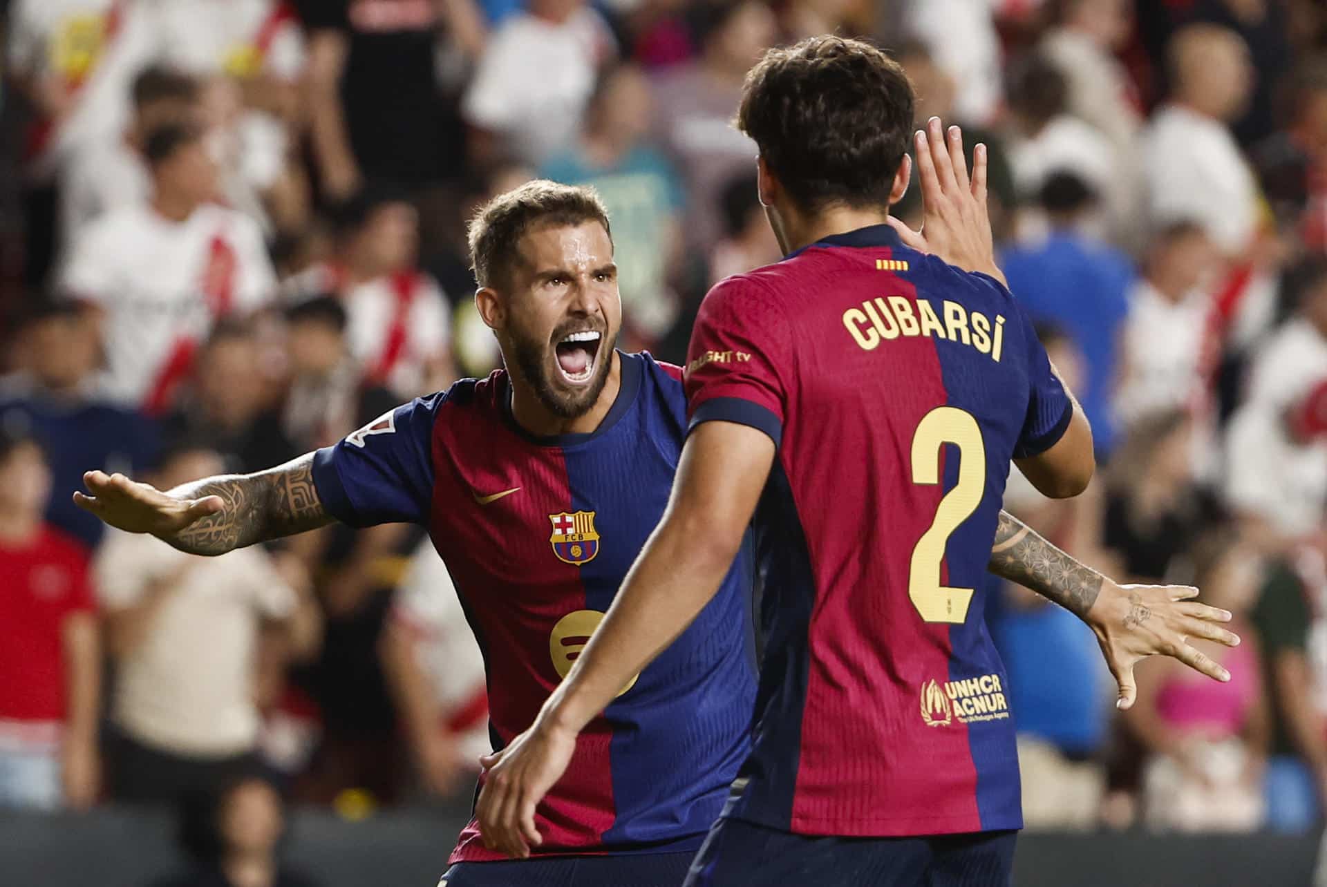 Fotografía de archivo de los jugadores del FC Barcelona Íñigo Martínez (i) y Pau Cubarsí (d). EFE/Sergio Pérez