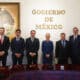 Fotografía cedida por la presidencia de México, de la mandataria de México Claudia Sheinbaum (4-d), acompañada del director ejecutivo y fundador de la plataforma Mercado Libre, Marcos Eduardo Galperin Lebach (4-i), mientras posan al término de una reunión privada en Palacio Nacional de la Ciudad de México (México). EFE/ Presidencia de México/SOLO USO EDITORIAL/SOLO DISPONIBLE PARA ILUSTRAR LA NOTICIA QUE ACOMPAÑA (CRÉDITO OBLIGATORIO)