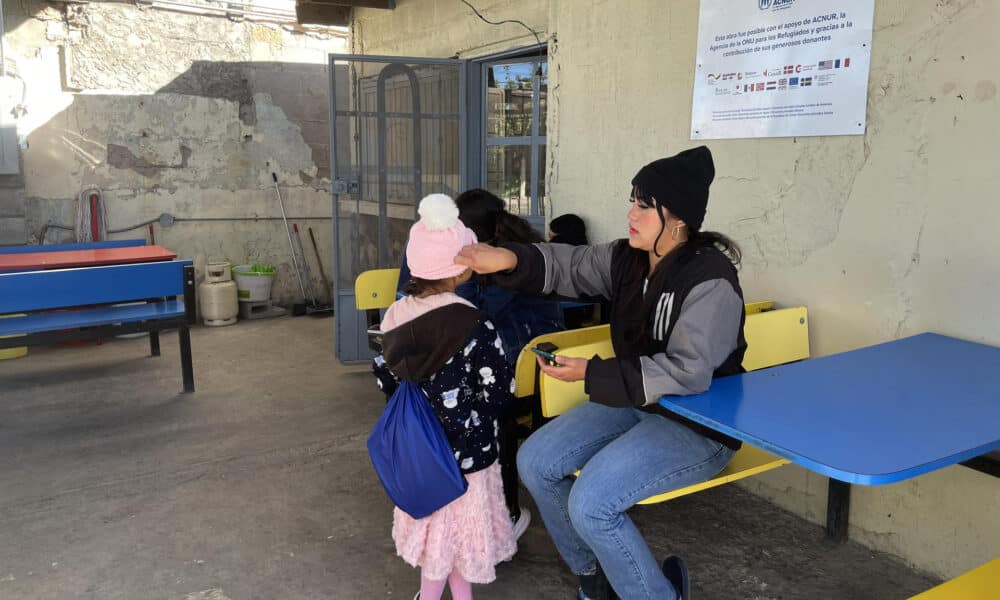 Fotografía de migrantes en un albergue, este jueves en Ciudad Juárez, Chihuahua (México). EFE/ Luis Torres