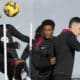 Los jugadores del FC Barcelona Lamine Yamal, Alejandro Balde (c) y Marc Casadó (d) durante el entrenamiento del equipo blaugrana este viernes en las instalaciones de la Ciudad Deportiva Joan Gamper para preparar el partido de LaLiga que mañana disputarán ante Las Palmas. EFE/Enric Fontcuberta.