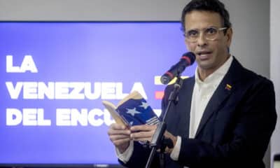 Fotografía de archivo fechada el 4 de septiembre de 2023 que muestra al dos veces candidato a la presidencia de Venezuela Henrique Capriles, mientras habla en un encuentro con miembros de sindicatos y trabajadores venezolanos en Caracas (Venezuela).EFE/ Miguel Gutiérrez