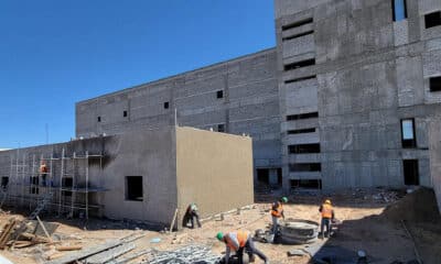 Obreros trabajan en una construcción el 10 de noviembre de 2024, en Ciudad Juárez en Chihuahua (México). EFE/ Luis Torres