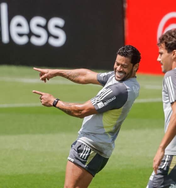 Hulk (c), de Atlético Mineiro, en un entrenamiento previo a la final de la Copa Libertadores este viernes en el predio del Club Defensa y Justicia en Buenos Aires (Argentina). EFE/Juan Ignacio Roncoroni