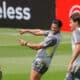 Hulk (c), de Atlético Mineiro, en un entrenamiento previo a la final de la Copa Libertadores este viernes en el predio del Club Defensa y Justicia en Buenos Aires (Argentina). EFE/Juan Ignacio Roncoroni