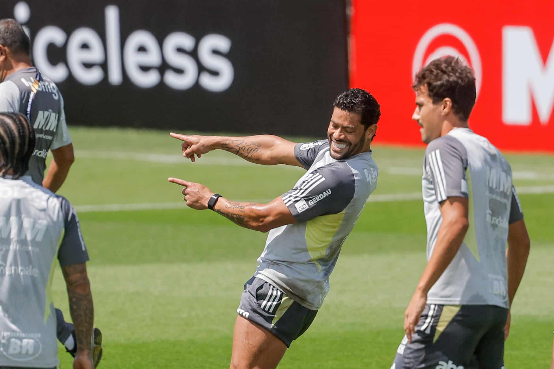 Hulk (c), de Atlético Mineiro, en un entrenamiento previo a la final de la Copa Libertadores este viernes en el predio del Club Defensa y Justicia en Buenos Aires (Argentina). EFE/Juan Ignacio Roncoroni