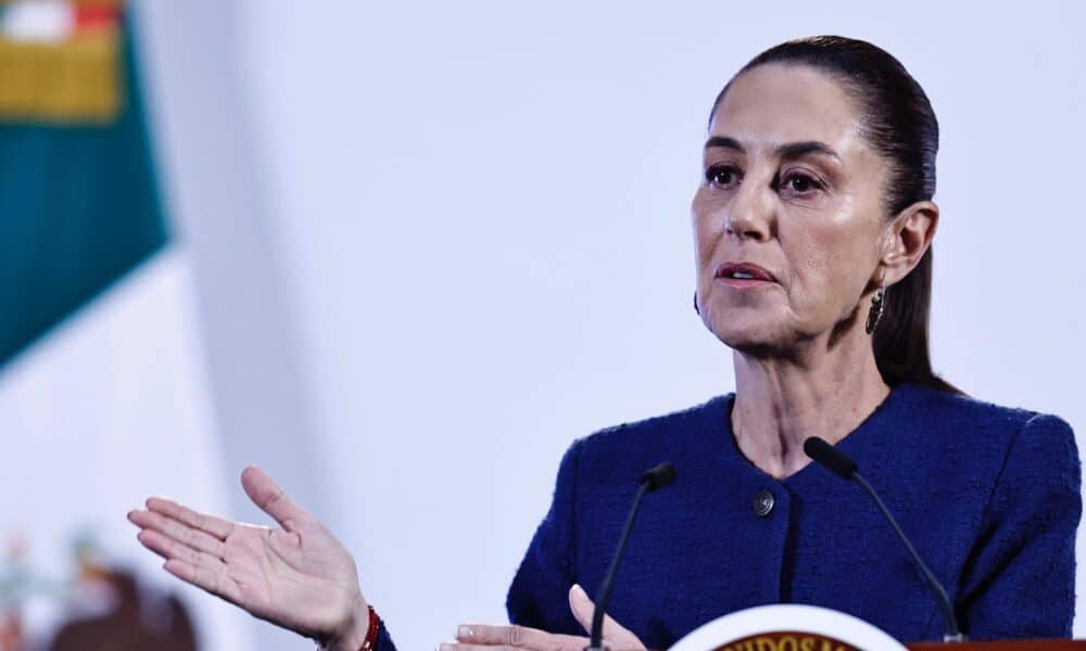 La presidenta de México Claudia Sheinbaum, habla este jueves durante una rueda de prensa matutina en Palacio Nacional de la Ciudad de México (México). EFE/Sáshenka Gutiérrez