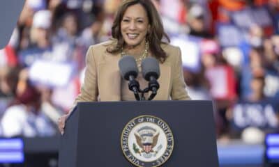 La candidata presidencial demócrata y actual Vicepresidenta de EE.UU., Kamala Harris, se dirige a sus seguidores en el Centro Cívico de Atlanta, Georgia, EE. UU., el 2 de noviembre de 2024. EFE/EDWARD M. PIO RODA