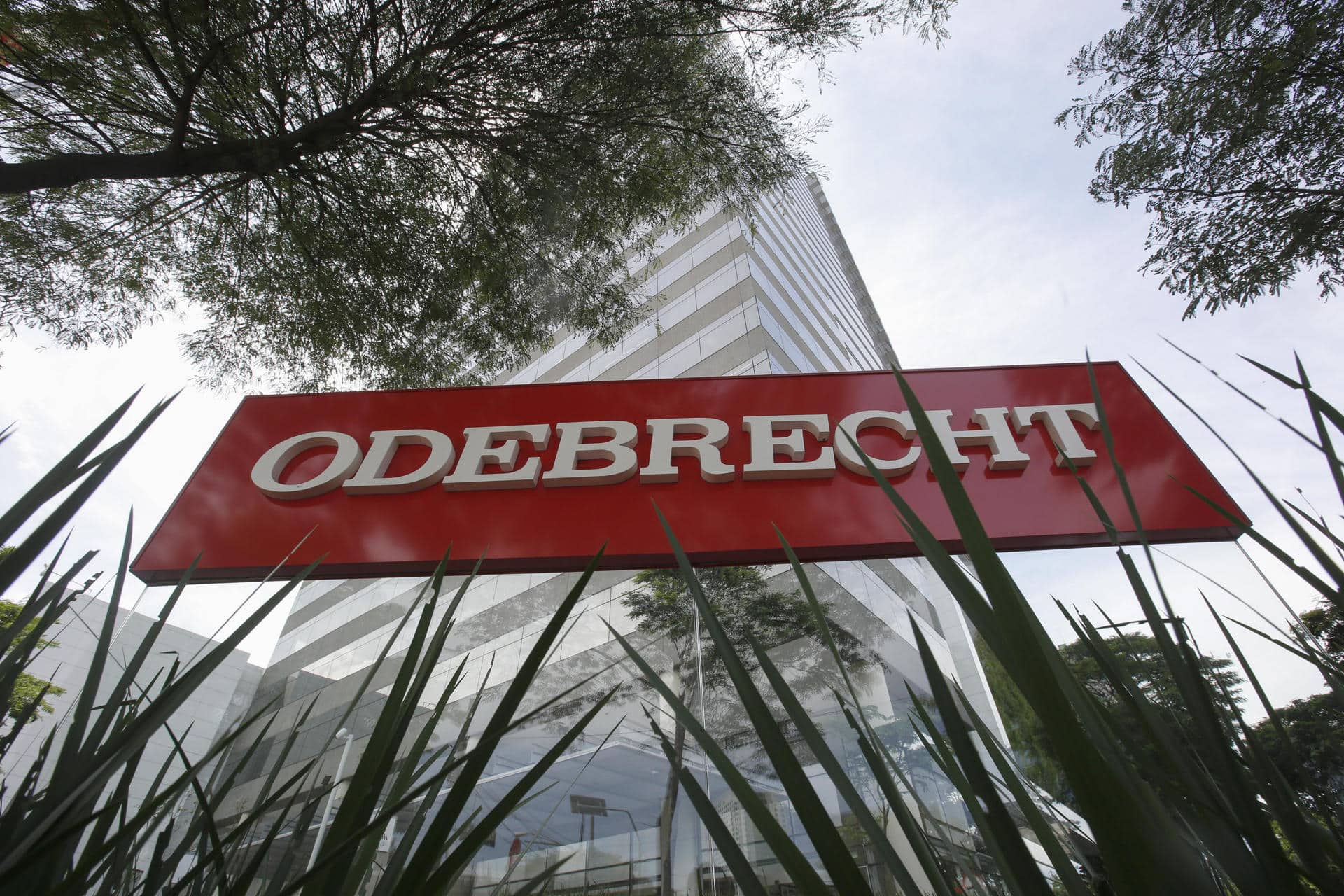 Fotografía de archivo del logo de la constructora Odebrecht. EFE/Sebastião Moreira