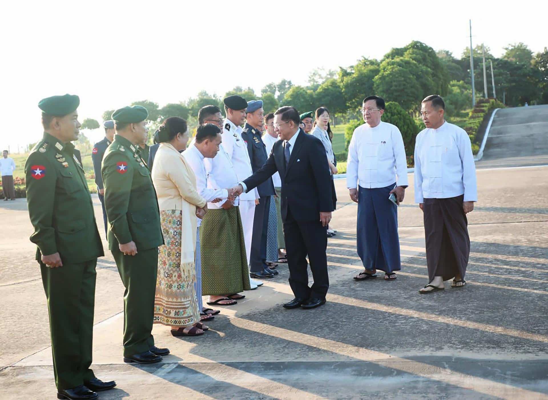 Naypyitaw (Myanmar), 05/11/2024.- A handout photo made available by the Myanmar military information team shows military chief Senior General Min Aung Hlaing (C) greeting a member of his cabinet as he departs for a trip to China from Naypyitaw military airport, Naypyitaw, Myanmar, 05 November 2024. Hlaing will attend the summits of the 8th Greater Mekong Subregion (GMS), the 10th Ayeyawady-Chao Phraya-Mekong Economic Cooperation Strategy (ACMECS), and the 11th Cambodia-Lao PRD-Myanmar-Vietnam (CLMV), in Kunming, China between 06 and 07 November 2024. (Camboya, Birmania) EFE/EPA/Myanmar military information team Handout/ Editorial Use Only/ No Sales HANDOUT EDITORIAL USE ONLY/NO SALES