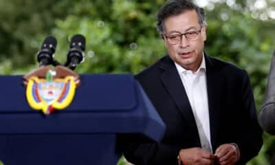 El presidente de Colombia, Gustavo Petro habla durante el balance de la COP16 en la Plaza de Armas de la Casa de Nariño este 7 de noviembre de 2024, en Bogotá (Colombia).EFE/ Mauricio Dueñas Castañeda