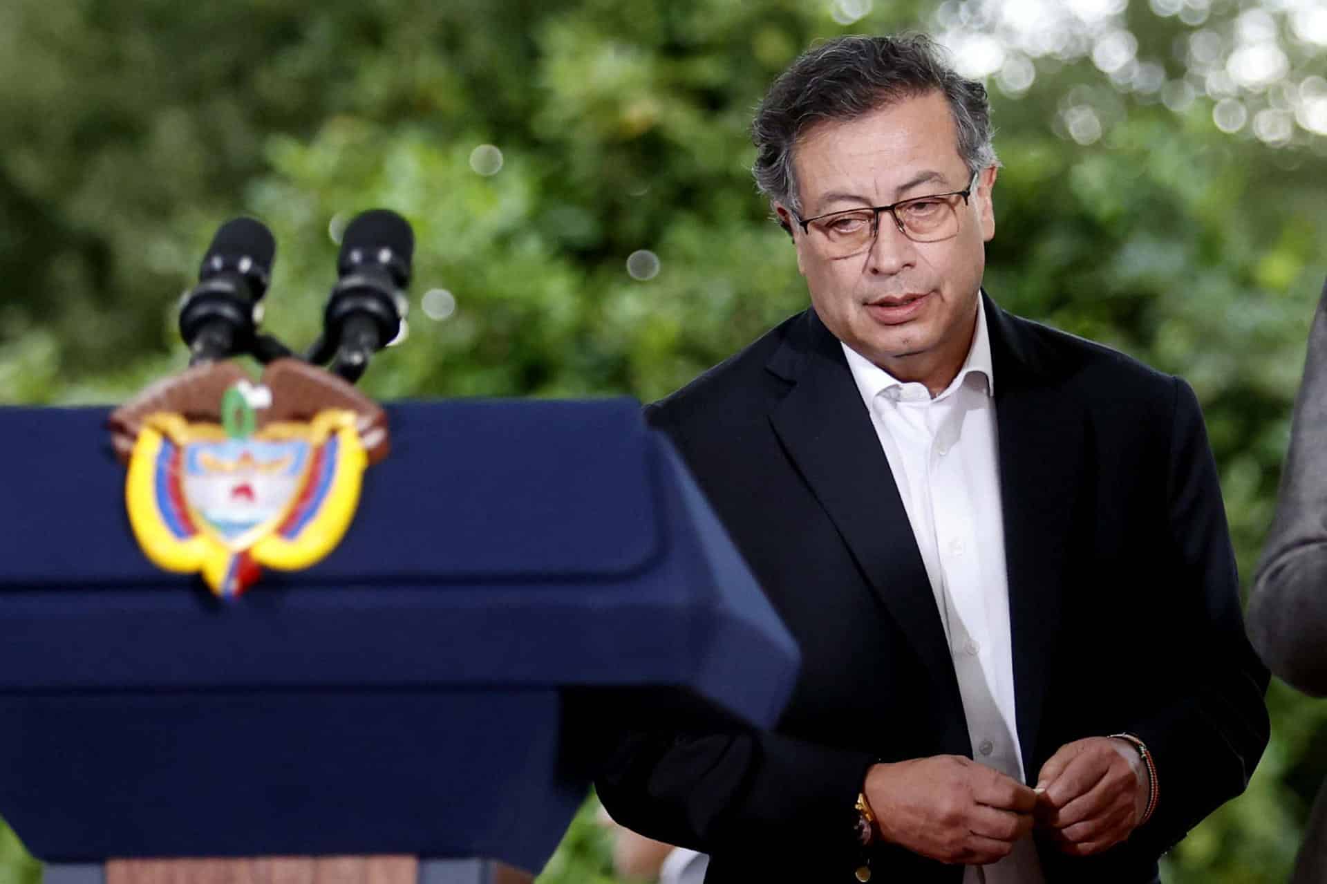 El presidente de Colombia, Gustavo Petro habla durante el balance de la COP16 en la Plaza de Armas de la Casa de Nariño este 7 de noviembre de 2024, en Bogotá (Colombia).EFE/ Mauricio Dueñas Castañeda