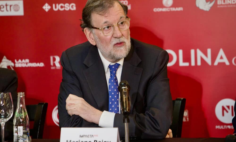 El expresidente del Gobierno español Mariano Rajoy habla en una rueda de prensa este miércoles, en Quito (Ecuador). EFE/ Gianna Benalcazar