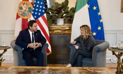 La primera ministra italiana, Giorgia Meloni, recibe este martes en Roma al gobernador estadounidense de Florida, Ron DeSantis, mientras se encuentra en Italia para una misión comercial en busca de nuevas inversiones y colaboraciones. EFE/Gobierno italiano SOLO USO EDITORIAL/SOLO DISPONIBLE PARA ILUSTRAR LA NOTICIA QUE ACOMPAÑA (CRÉDITO OBLIGATORIO)