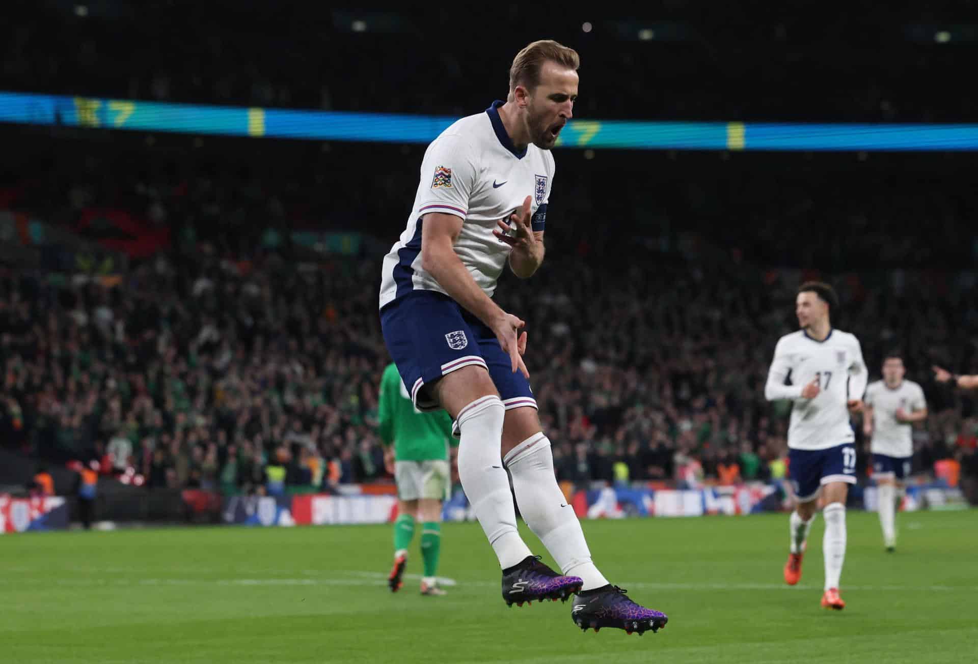 El inglés Harry Kane celebra el 1-0 de penalti durante el partido de la UEFA Nations League que han disputado Inglatera y República de Irlanda en Wembley, Londres, Reino Unido. EFE/EPA/NEIL HALL