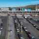 Fotografía aérea de vehículos esperando para cruzar la frontera hacia Estados Unidos este martes, en Tijuana (México). EFE/ Joebeth Terríquez