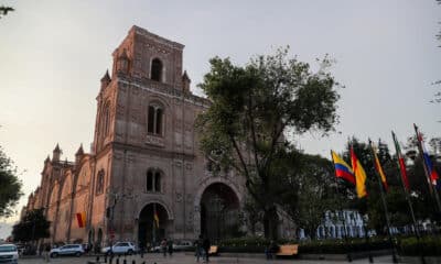 Fotografía del centro histórico de Cuenca (Ecuador), la ciudad que recibirá la XXIX Cumbre Iberoamericana de Jefas y Jefes de Estado y de Gobierno, entre el 14 y el 15 de noviembre. EFE/José Jácome