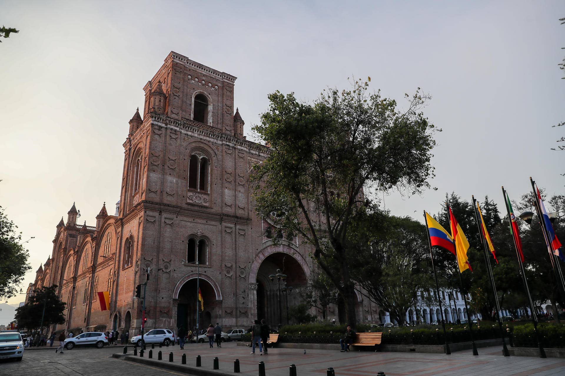 Fotografía del centro histórico de Cuenca (Ecuador), la ciudad que recibirá la XXIX Cumbre Iberoamericana de Jefas y Jefes de Estado y de Gobierno, entre el 14 y el 15 de noviembre. EFE/José Jácome