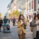 Paseantes por una calle de Pekín este jueves. EFE/EPA/JESSICA LEE