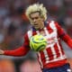 Cade Cowell del Guadalajara controla un balón en el estadio Akron en la ciudad de Guadalajara, Jalisco (México). Archivo. EFE/ Francisco Guasco