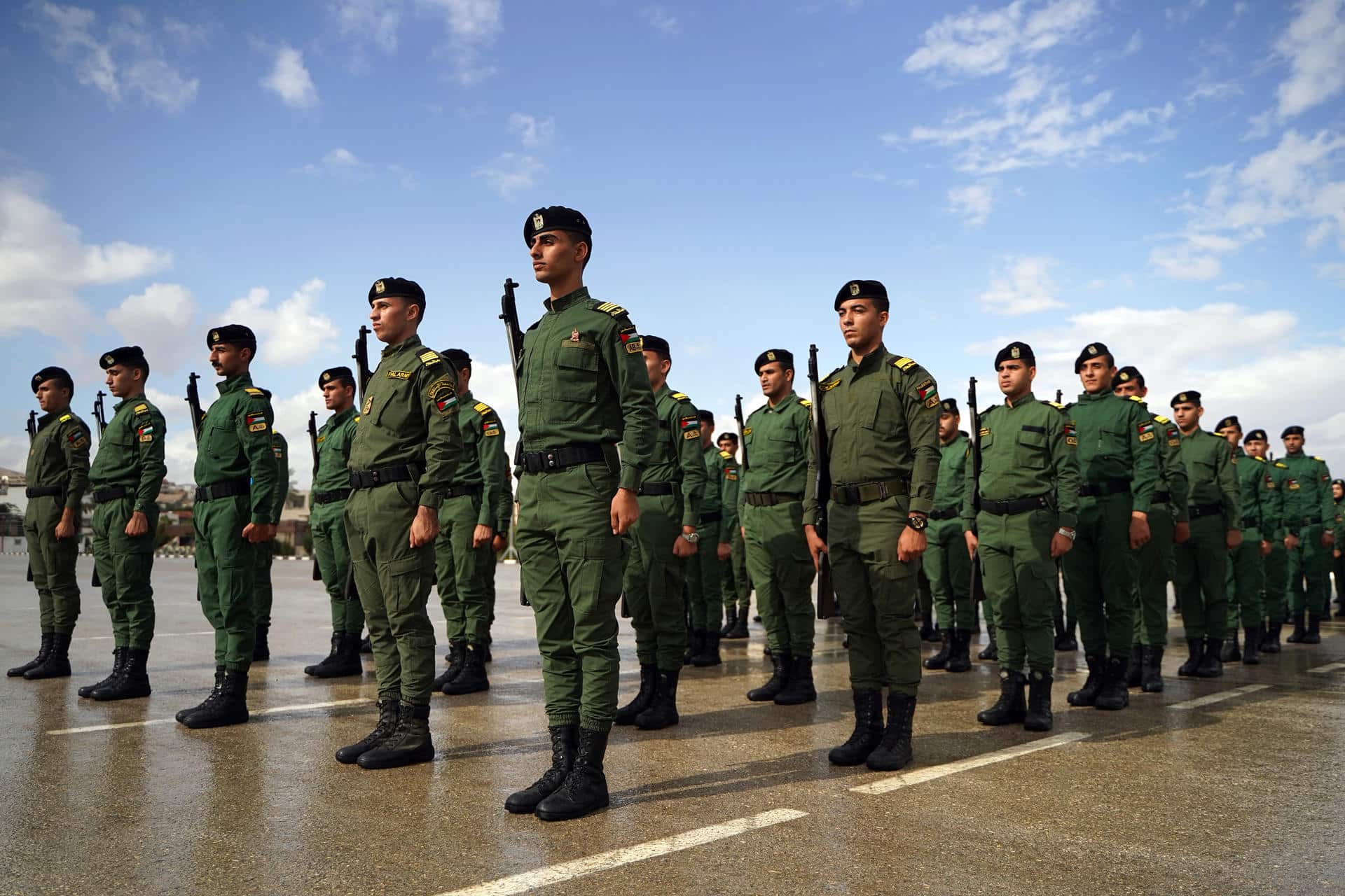 Alumnos de la Universidad Al Istiqlal de Ciencias Militares y de Seguridad, ubicada en medio del desierto, en Jericó, Cisjordania ocupada. EFE/ Alejandro Ernesto