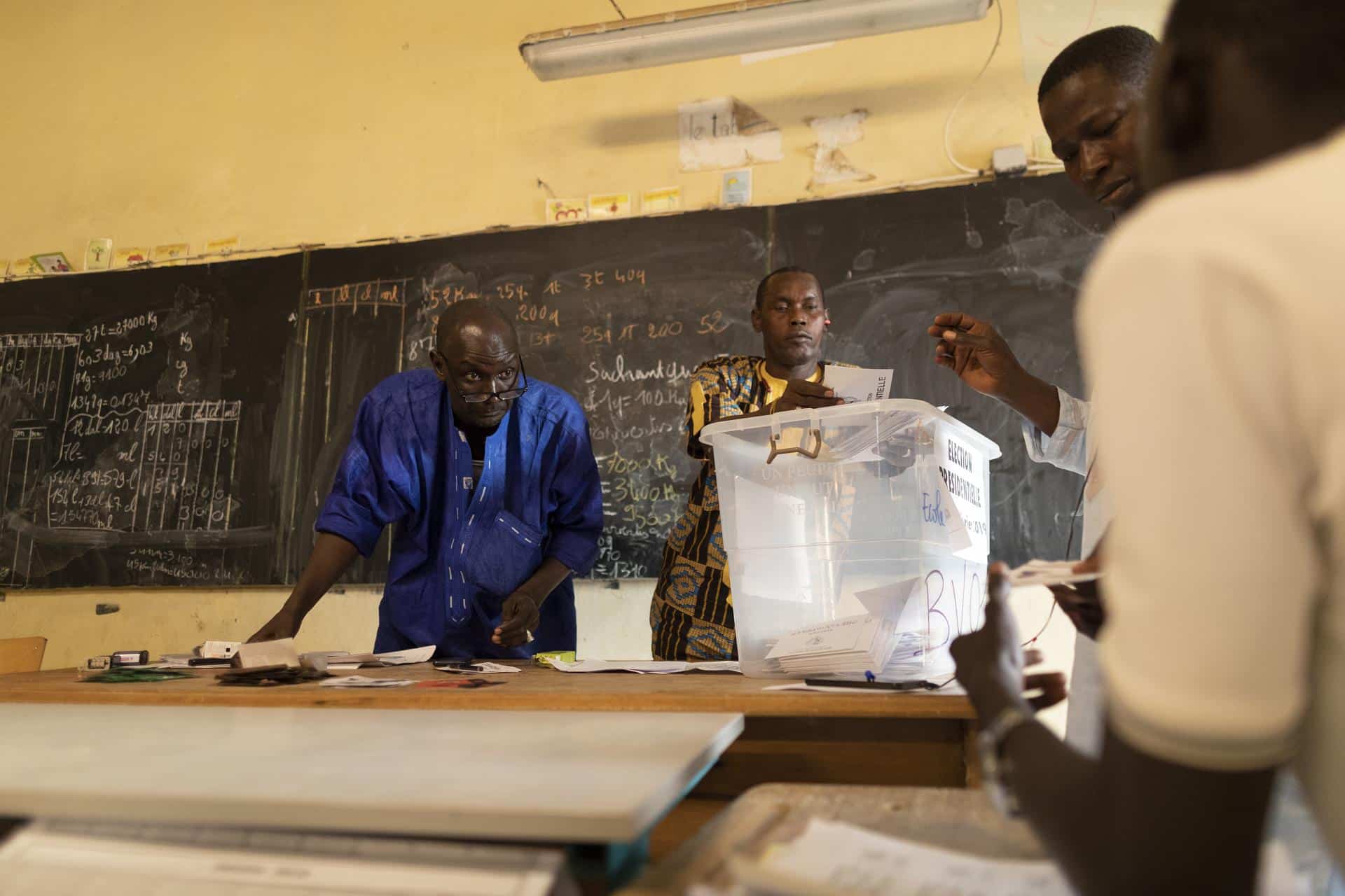 Senegaleses votan en una convocatoria electoral en una imagen de archivo. EFE/EPA/NIC BOTHMA