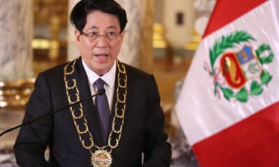 El presidente de Vietnam, Luong Cuong, habla tras ser condecorado por la presidenta de Perú, Dina Boluarte, durante un encuentro este miércoles en el Palacio de Gobierno en Lima (Perú). Luong Cuong fue recibido con honores militares para un encuentro con la mandataria, Dina Boluarte, antes de participar esta semana en la cumbre de líderes del Foro de Cooperación Económica de Asia Pacífico (APEC) que se celebra en Lima. EFE/ Paolo Aguilar