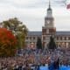 La vicepresidenta estadounidense y excandidata presidencial demócrata, Kamala Harris, pronuncia su discurso de concesión ante sus seguidores en la Universidad Howard en Washington. EFE/EPA/SHAWN THEW