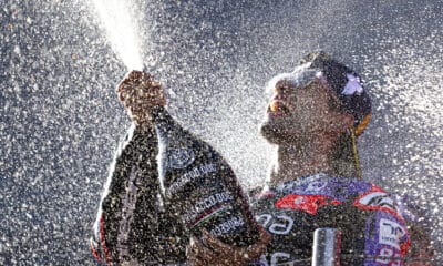 El español Jorge Martín celebra su conquista del Campeonato del Mundo de MotoGP, tras quedar tercero en el Gran Premio Barcelona Solidaridad celebrado en el circuito de Montmeló, este domingo. EFE/ Siu Wu