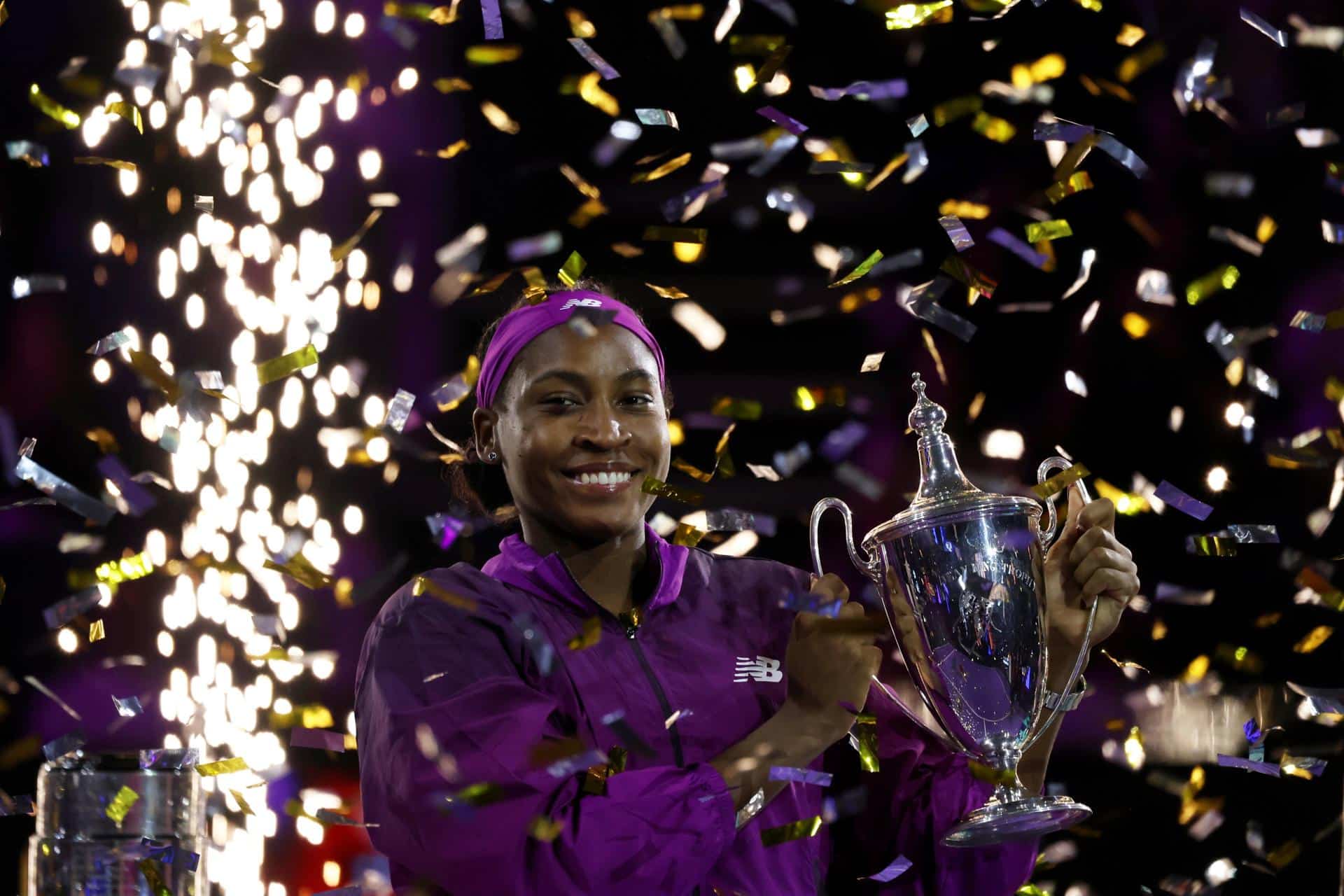 La estadounidense Coco Gauff se proclamó este sábado campeona de las Finales WTAen Riad, Arabia Saudí. EFE/EPA/Marcin Cholewinski POLAND OUT