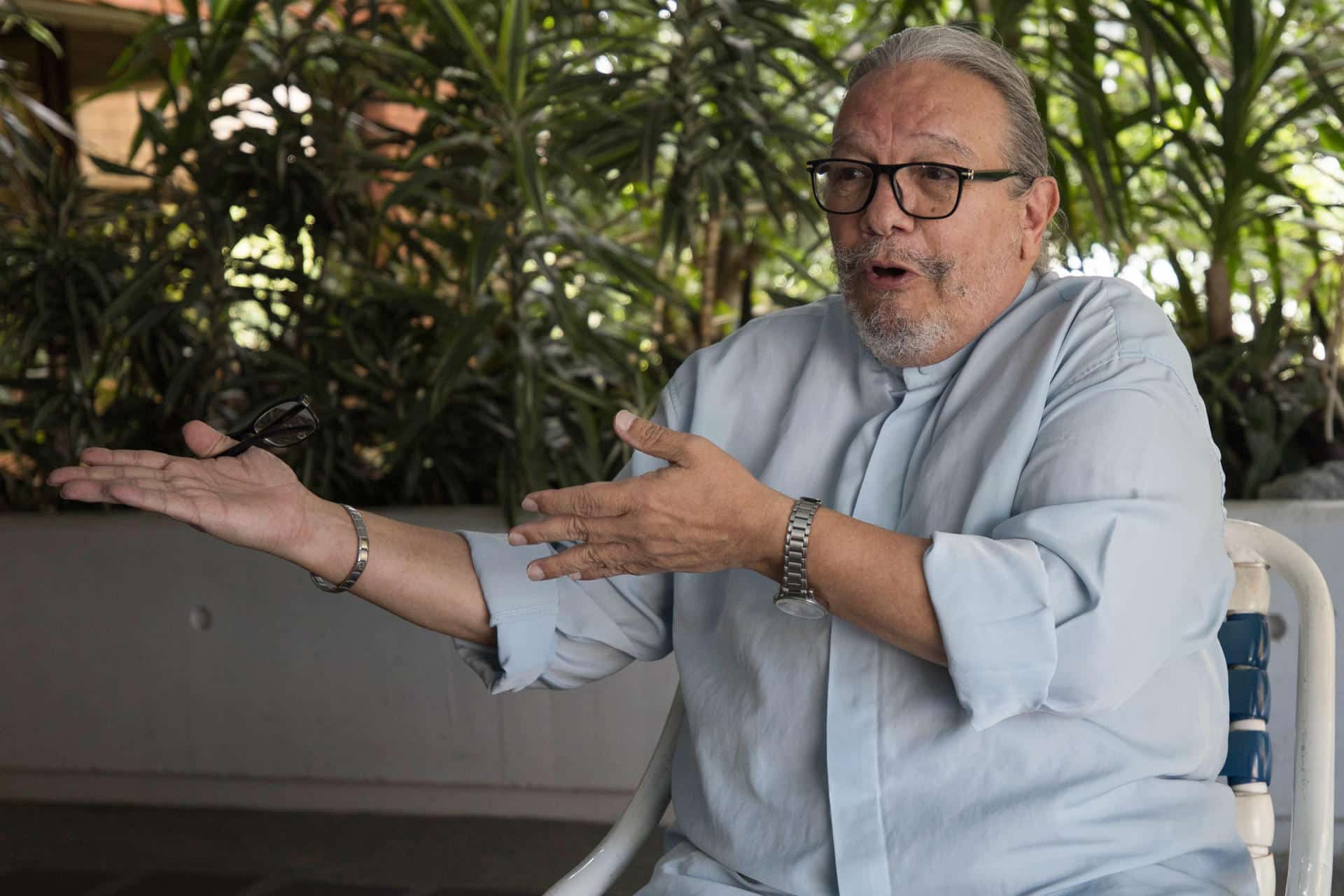 Fotografía del 6 de noviembre del 2024 del internacionalista Eloy Torres durante una entrevista con EFE, en Caracas (Venezuela). EFE/ Miguel Gutiérrez