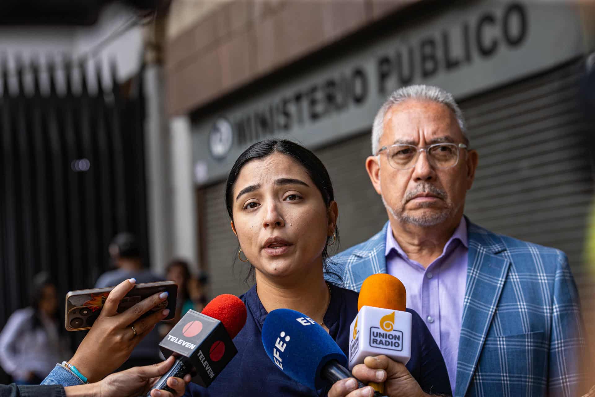 Fotografía de archivo de Aurora Silva de Superlano (i), esposa del dirigente opositor venezolano Freddy Superlano. EFE/ Henry Chirinos