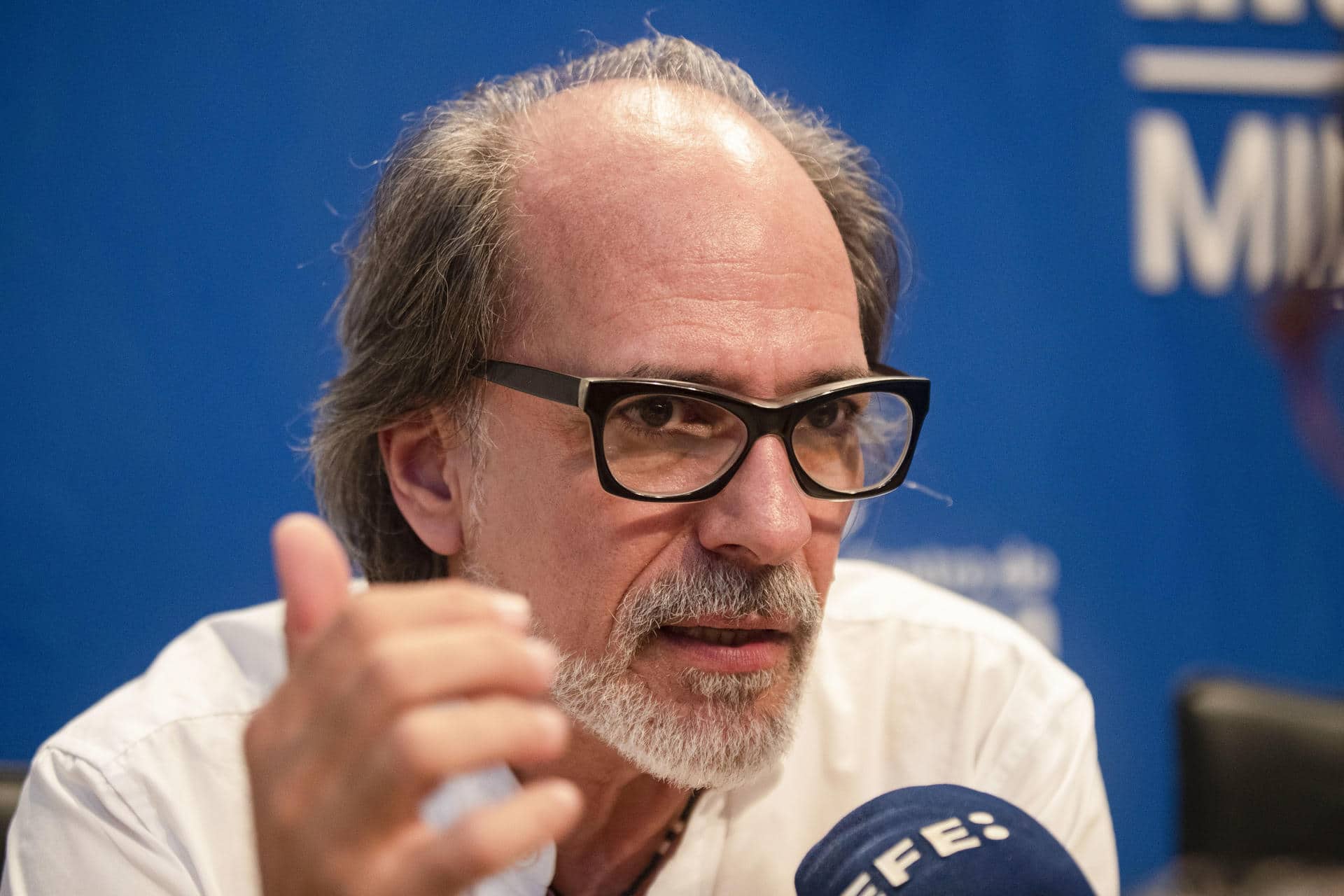 El director de la decimoquinta Bienal de La Habana, Nelson Ramírez, habla durante una rueda de prensa en el Centro de Prensa Internacional de La Habana (Cuba). EFE/Yander Zamora