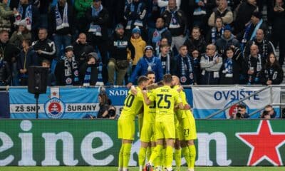 Los jugadores del Zagreb celebran un gol, durante el partido de la Liga de Campeones que han jugado Slovan Bratislava y GNK Dinamo Zagreb en Bratislava, Eslovaquia. EFE/EPA/JAKUB GAVLAK