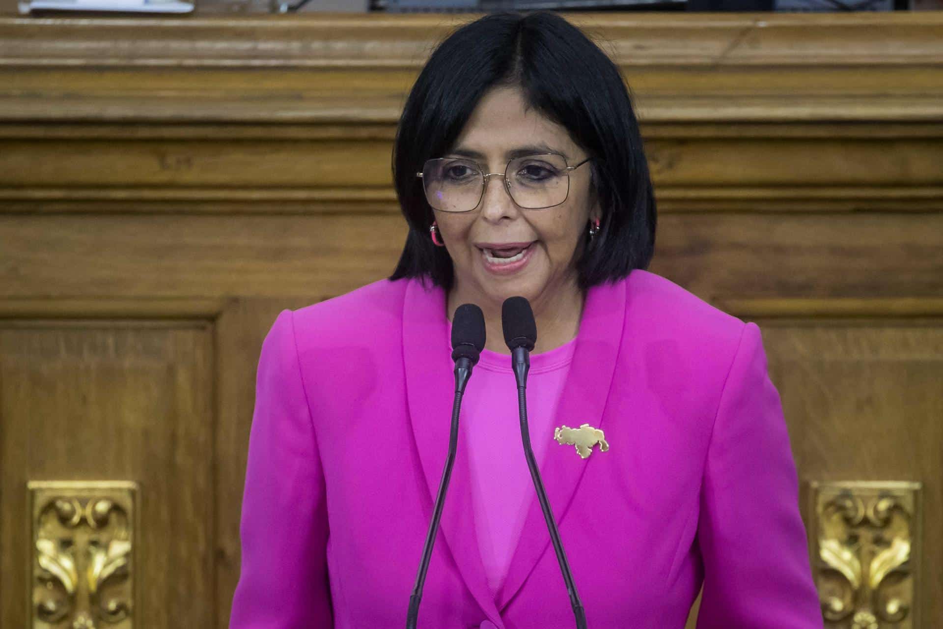 Fotografía de archivo del 2 de mayo de 2024 de la vicepresidenta ejecutiva de Venezuela, Delcy Rodríguez, en una sesión del Parlamento en Caracas (Venezuela). EFE/ Miguel Gutiérrez