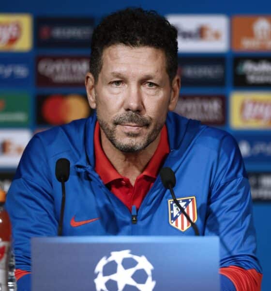 El entrenador del Atlético de Madrid, Diego Simeone, en París. EFE/EPA/YOAN VALAT