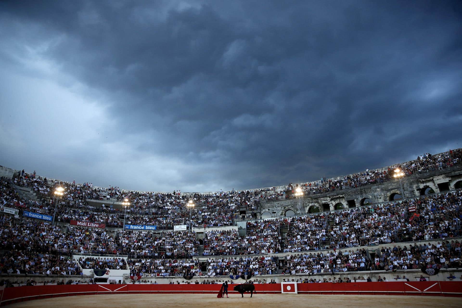 Foto archiv. El Juli en plaza toros de Nimes. EFE/EPA/YOAN VALAT