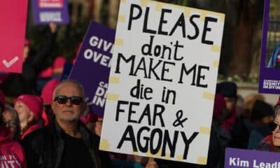 Manifestantes delante del Parlamento en Londres. EFE/EPA/NEIL HALL