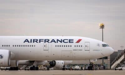 Fotografía de archivo de un Boeing 777 de Air France que transporta evacuados de Sudán mientras aterriza en el aeropuerto Roissy CDG, cerca de París, Francia, el 26 de abril de 2023. EFE/EPA/Christophe Petit Tesson