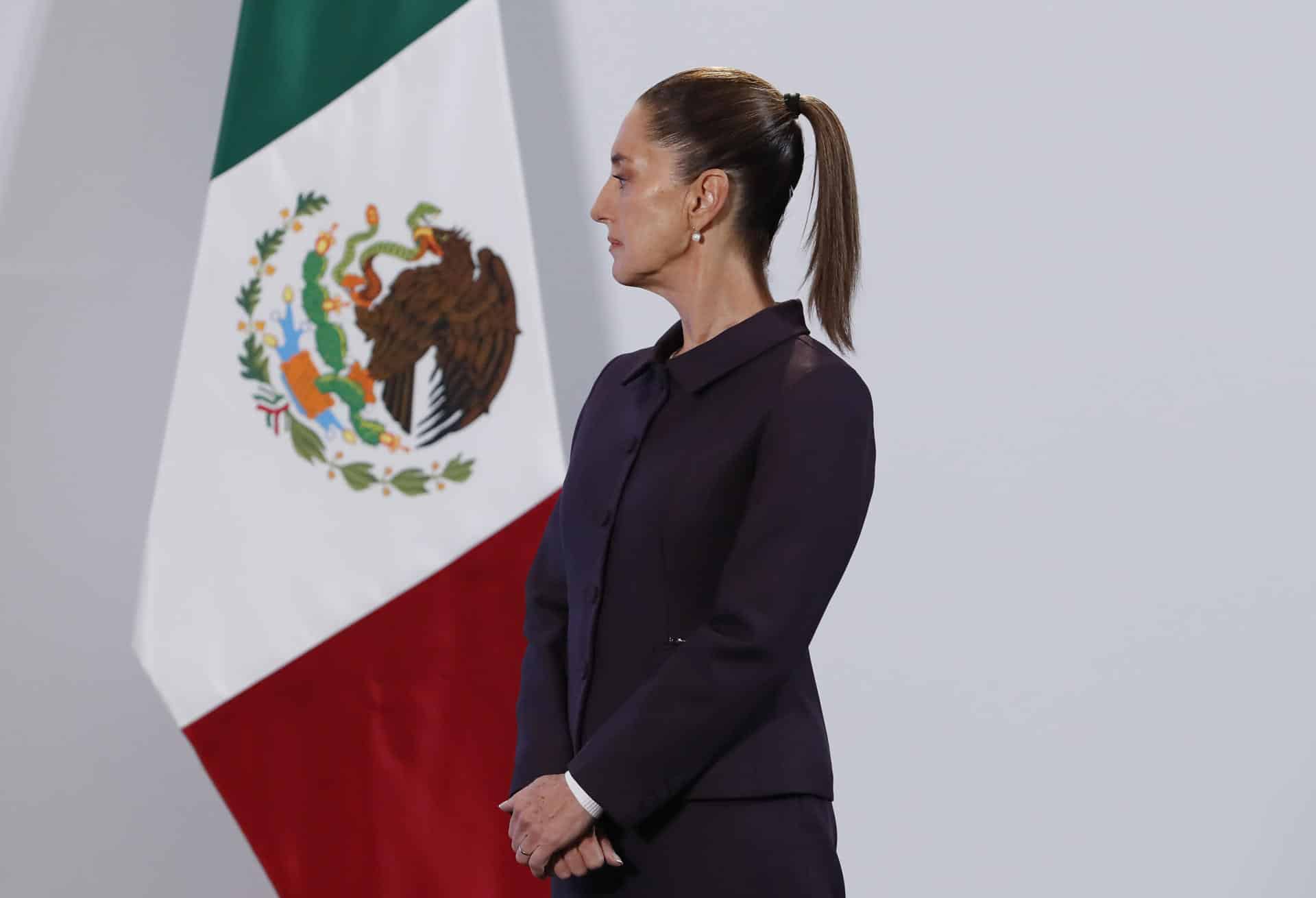 La presidenta de México, Claudia Sheinbaum, participa en una rueda de prensa este jueves, en Palacio Nacional en Ciudad de México (México). EFE/ Mario Guzmán