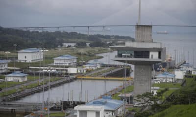 Fotografía de archivo del pasado 25 de octubre de las esclusas de Agua Clara, en el Canal de Panamá (Panamá). EFE/ Bienvenido Velasco