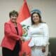 Fotografía cedida por la Presidencia de Perú de la mandataria peruana, Dina Boluarte (d), junto a la directora gerente del Fondo Monetario Internacional (FMI), Kristalina Georgieva, este viernes en Lima. EFE/ Presidencia De Perú