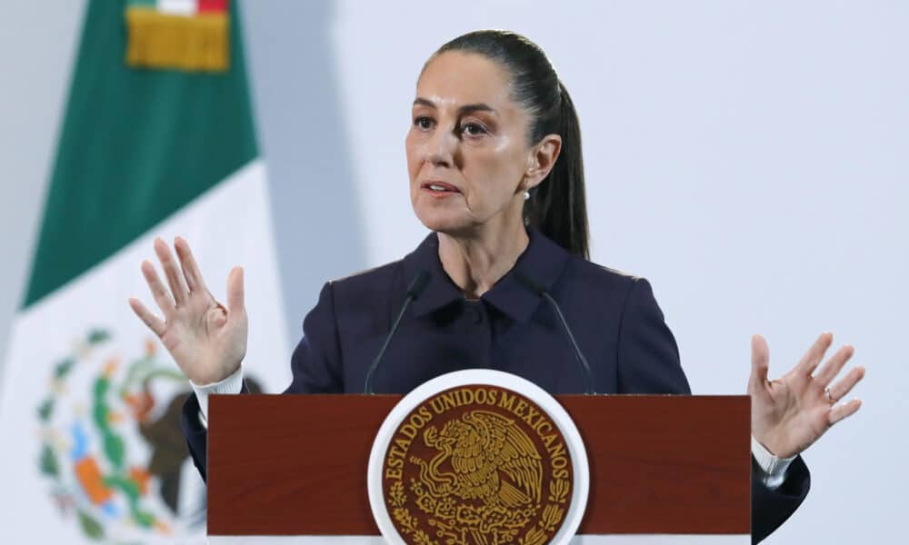 La presidenta de México, Claudia Sheinbaum, habla durante su conferencia de prensa este jueves en el Palacio Nacional de la Ciudad de México (México). EFE/ Mario Guzmán