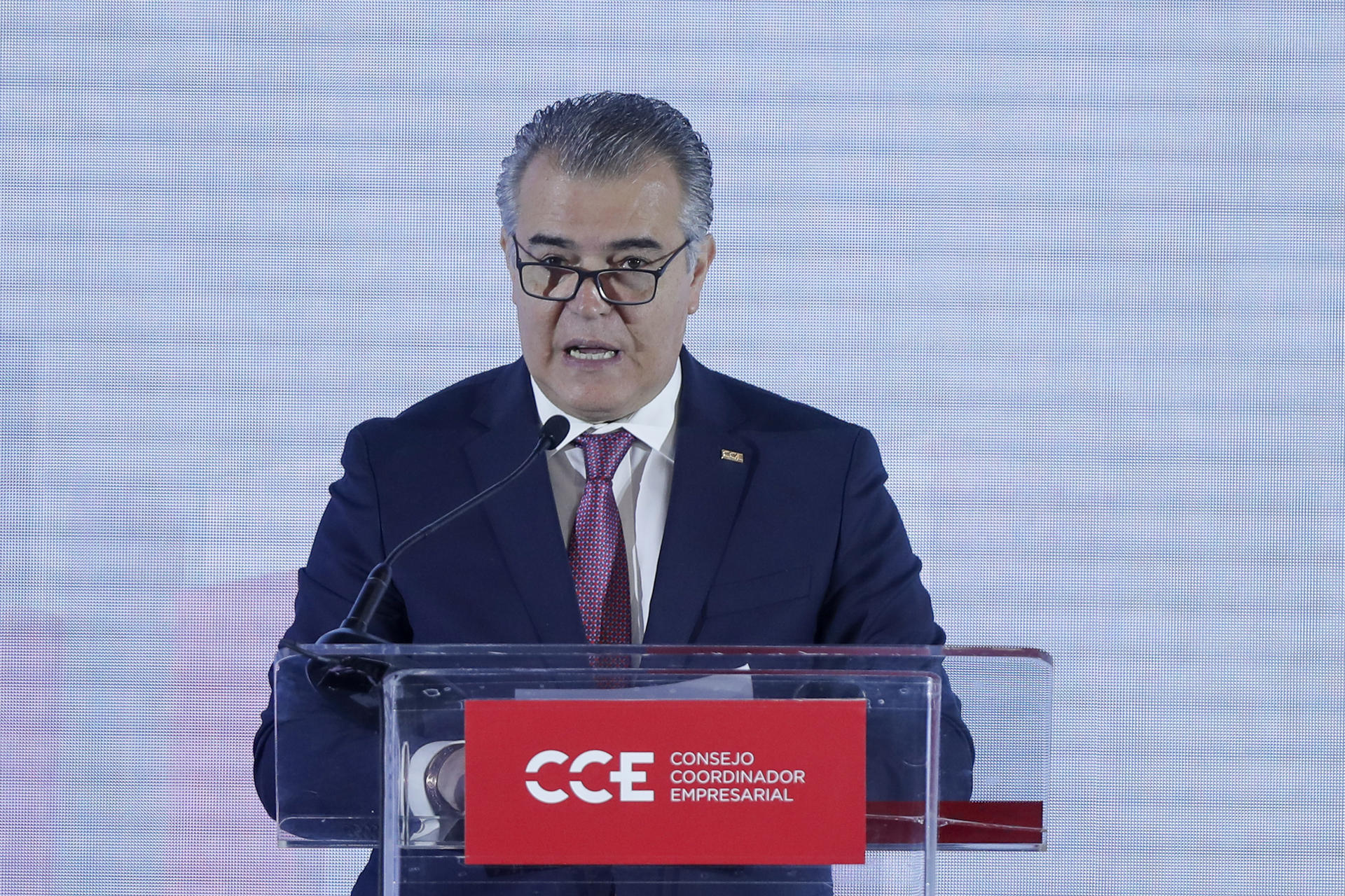 El presidente del Consejo Coordinador Empresarial, Francisco Cervantes, habla en un hotel en la Ciudad de México (México). Archivo. EFE/ Isaac Esquivel