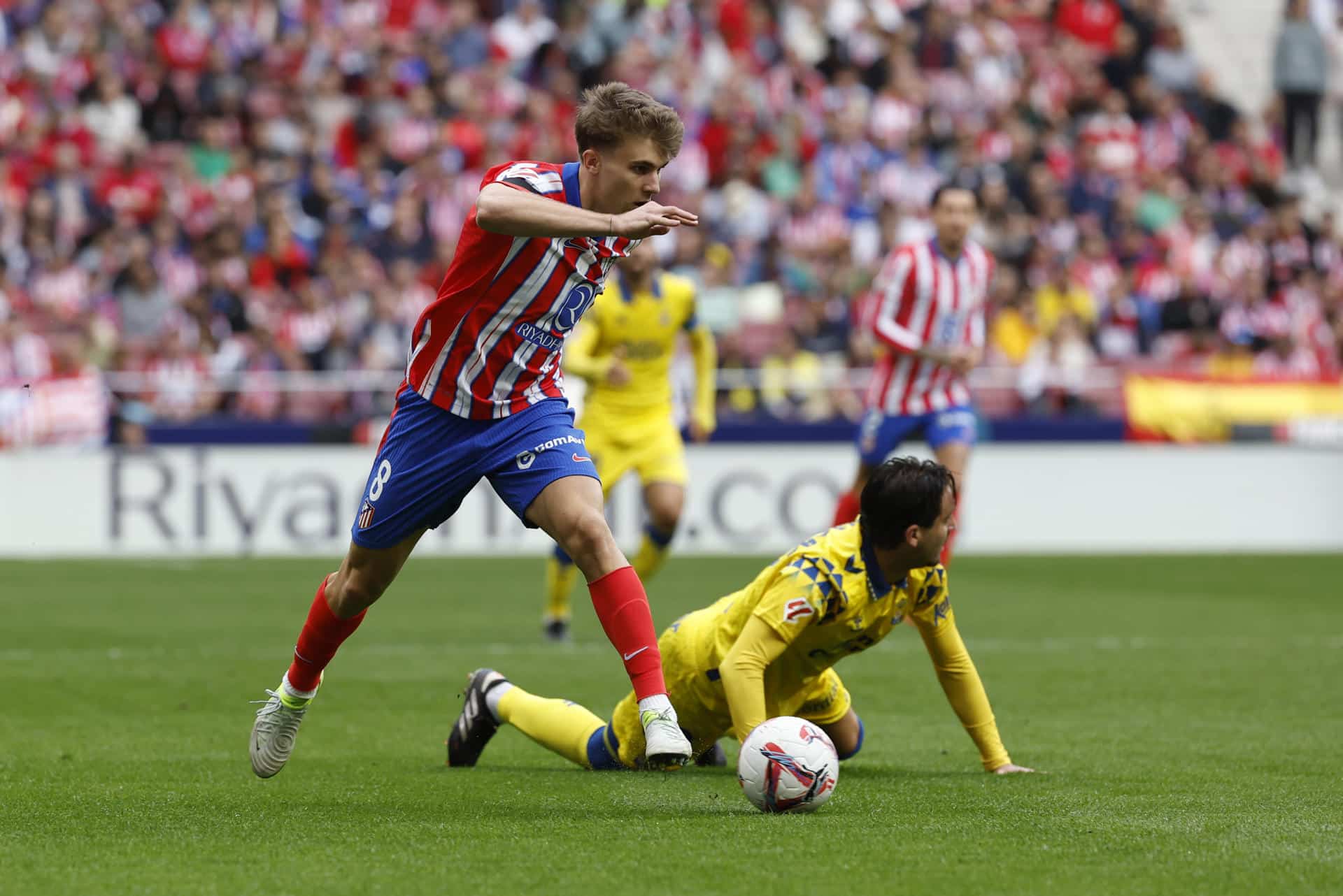 Pablo Barrios, en el último partido contra Las Palmas. EFE/Chema Moya