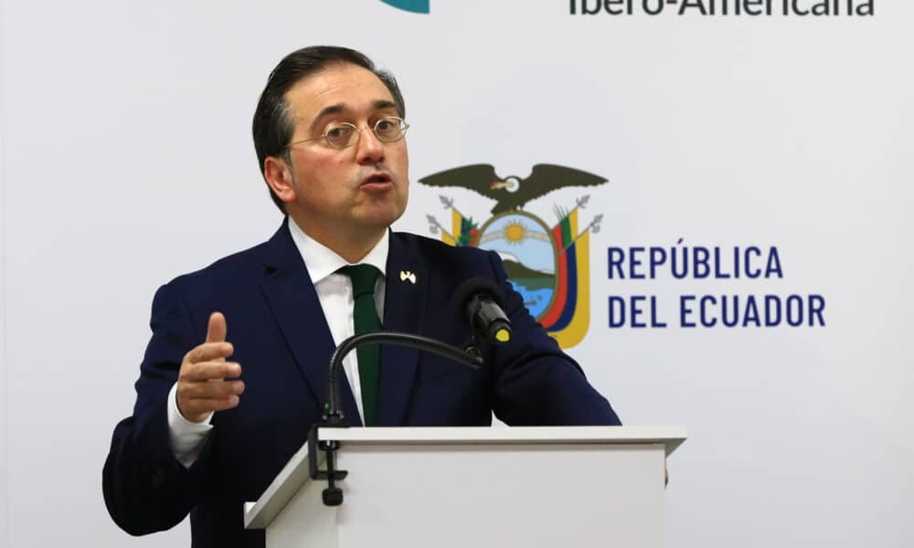 El ministro de Relaciones Exteriores de España, José Manuel Albares, habla en una rueda de prensa al cierre de  la XXIX Cumbre Iberoamericana este viernes, en el museo Pumapungo en Cuenca (Ecuador). EFE/ Robert Puglla