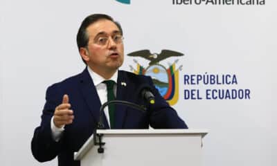 El ministro de Relaciones Exteriores de España, José Manuel Albares, habla en una rueda de prensa al cierre de  la XXIX Cumbre Iberoamericana este viernes, en el museo Pumapungo en Cuenca (Ecuador). EFE/ Robert Puglla